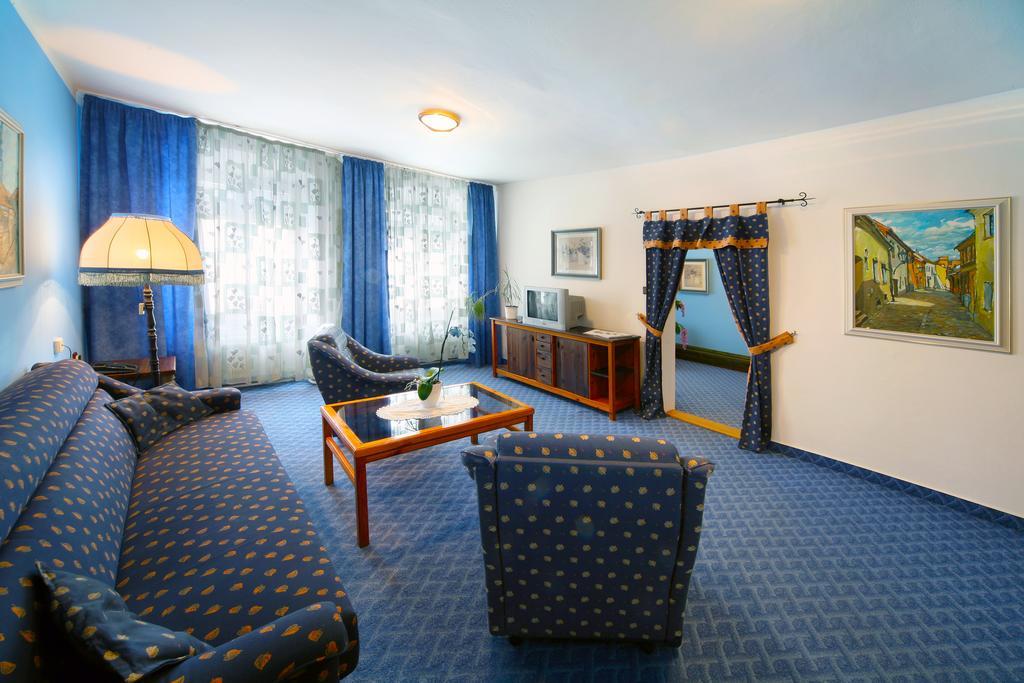 Hotel Solaster Garni Trebic Bagian luar foto