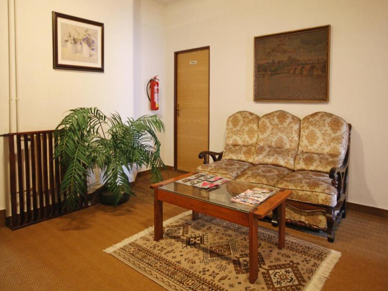 Hotel Solaster Garni Trebic Bagian luar foto